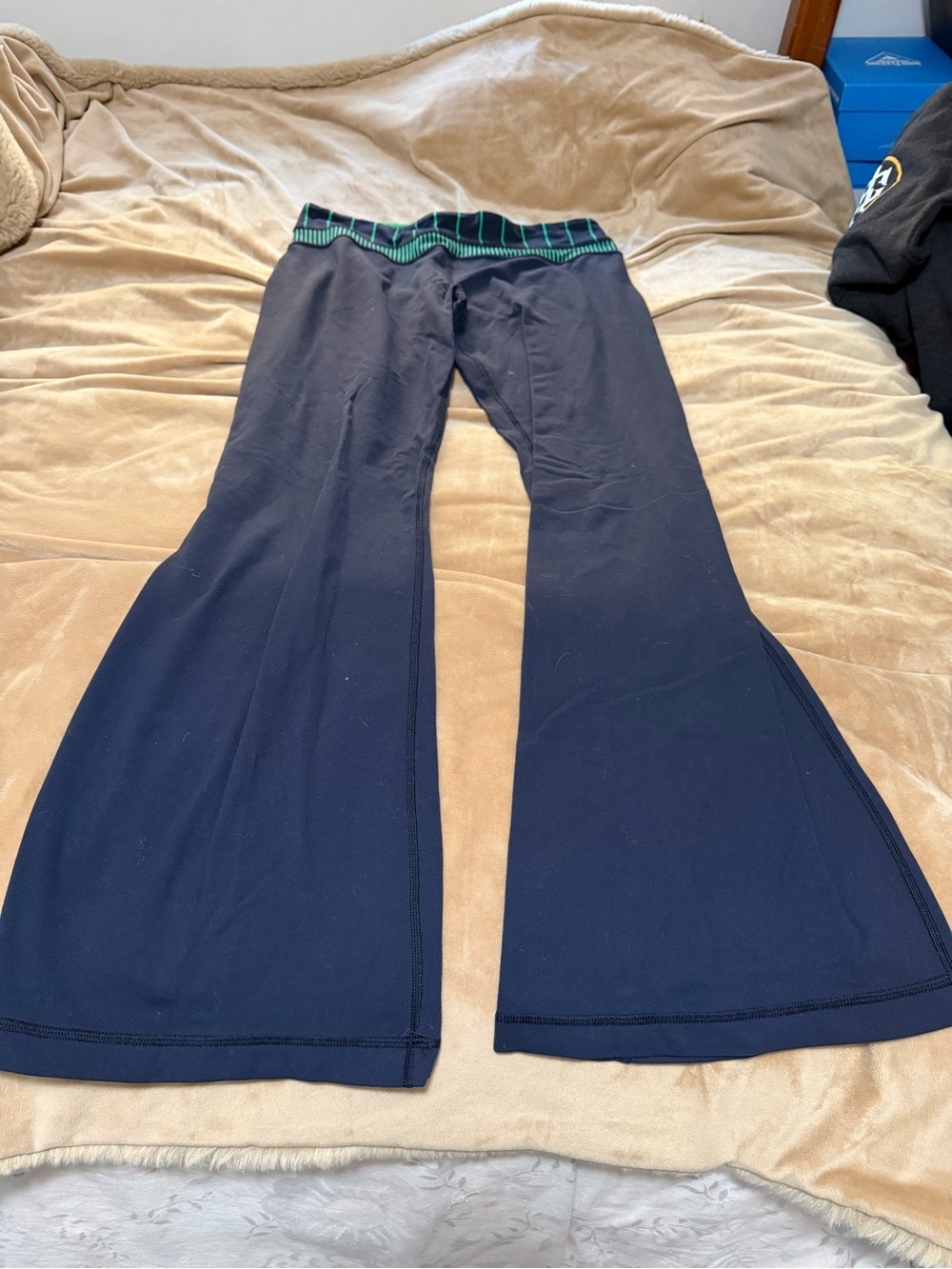 Lululemon Groove Pant with Green Stripe Waistband - Navy Women’s 12 - Picture 3 of 7